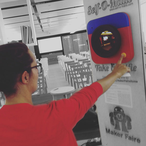 Self-O-Matic collage evento